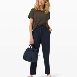 Lululemon Keep Moving Pant size 6 - Like New Condition